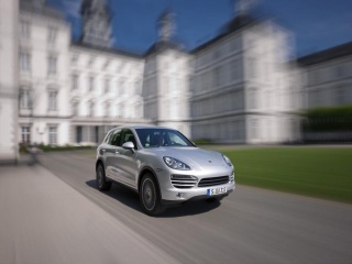 Porsche Cayenne e-Hybrid ще се зарежда от мрежата