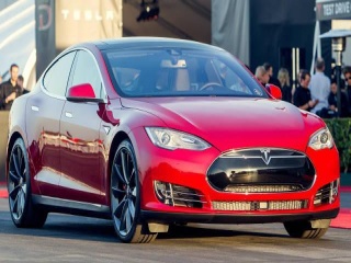 Новата Tesla е с 691 к.с. и 4х4