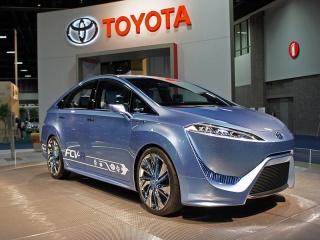 В Toyota са готови с водороден седан