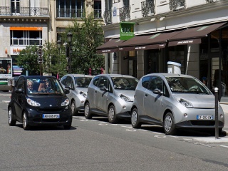 Bollore Bluecar се продава евтино и с батерии под наем