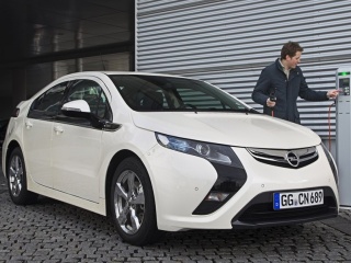 Opel сваля цената на Ampera