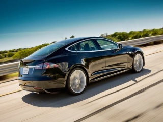 Tesla пуска конкурент на Nissan Leaf