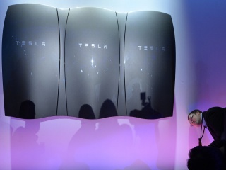 Tesla пуска новите Powerwall home батерии през 2016 г.