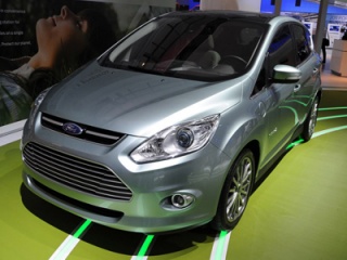 Ford пуска на пазара хибриден миниван