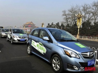 Пекин заменя бензиновите таксита със 170 000 електрически