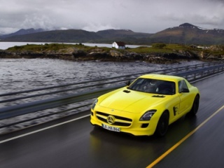 Mercedes-Benz обмисля пускането на електрически роудстър