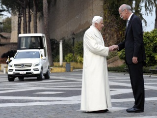 Новата кола на папа Бенедикт XVI е хибрид