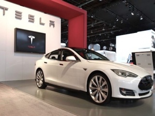 Абу Даби продаде дял от държавния си доставчик на енергия на Tesla