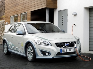 Volvo ще зарежда електромобилите си за 90 минути