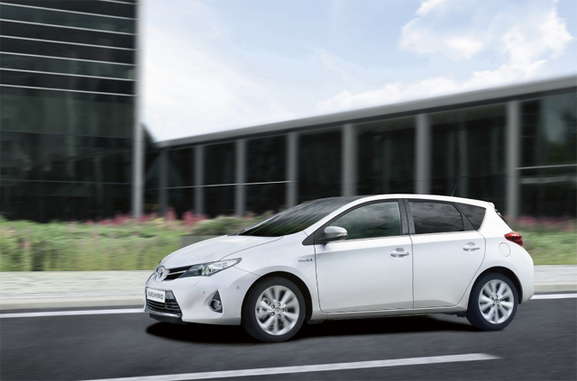 Новата Toyota Auris ще има и хибридна версия