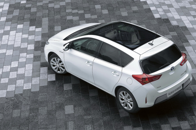 Новата Toyota Auris ще има и хибридна версия