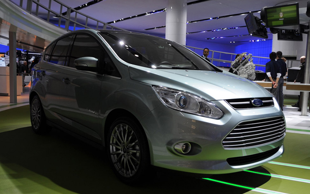 Ford пуска на пазара хибриден миниван
