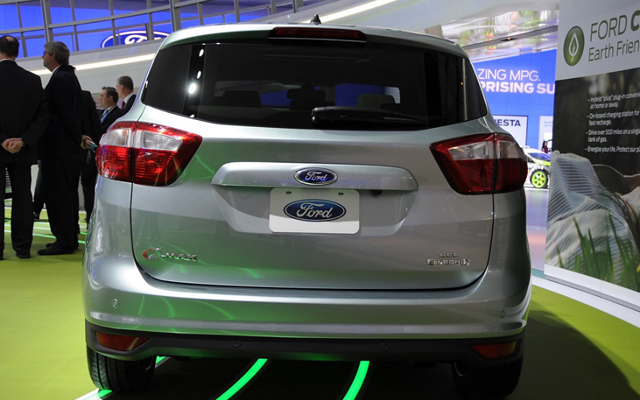 Ford пуска на пазара хибриден миниван