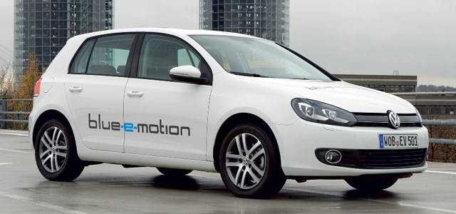 Volkswagen пробва прототип на електрическия Golf Blue-e-MOTION