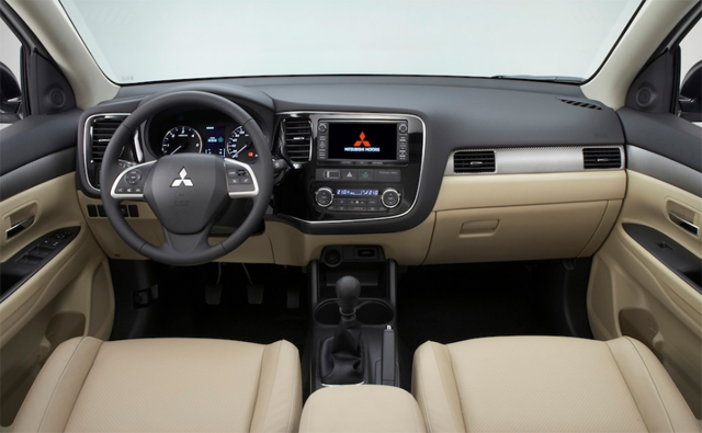 Хибридният Mitsubishi Outlander ще дебютира в Париж