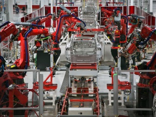 Tesla рязко променя курса