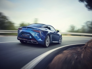 4-степенен автоматик за новия хибрид на Lexus
