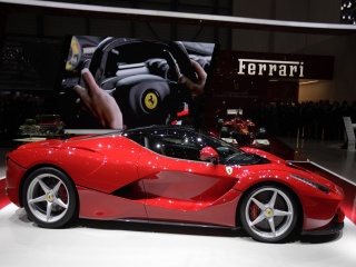 Успехът на LaFerrari множи хибридите на компанията