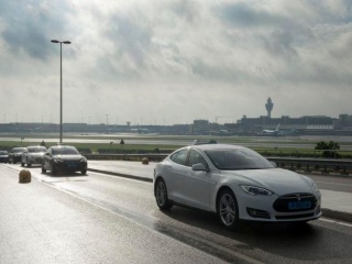 167 таксита Tesla Model S в Амстердам