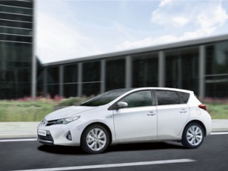 Новата Toyota Auris ще има и хибридна версия