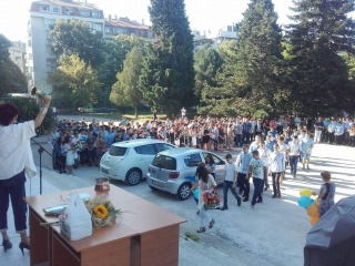 Новата учебна година започва с нови паралелки по електромобили