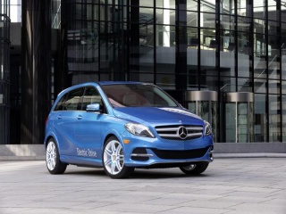 Mercedes B-Class Electric Drive се закани на BMW i3
